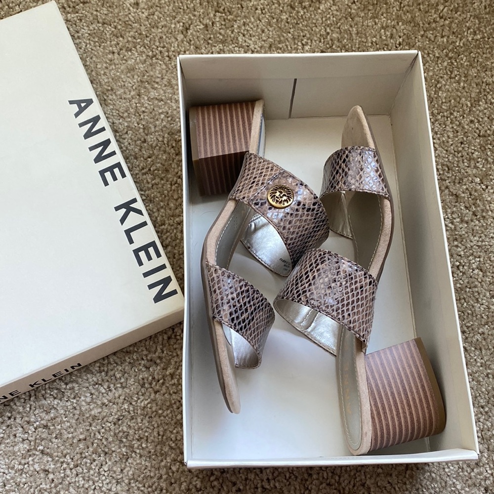 NWT Anne Klein heels size 8.5